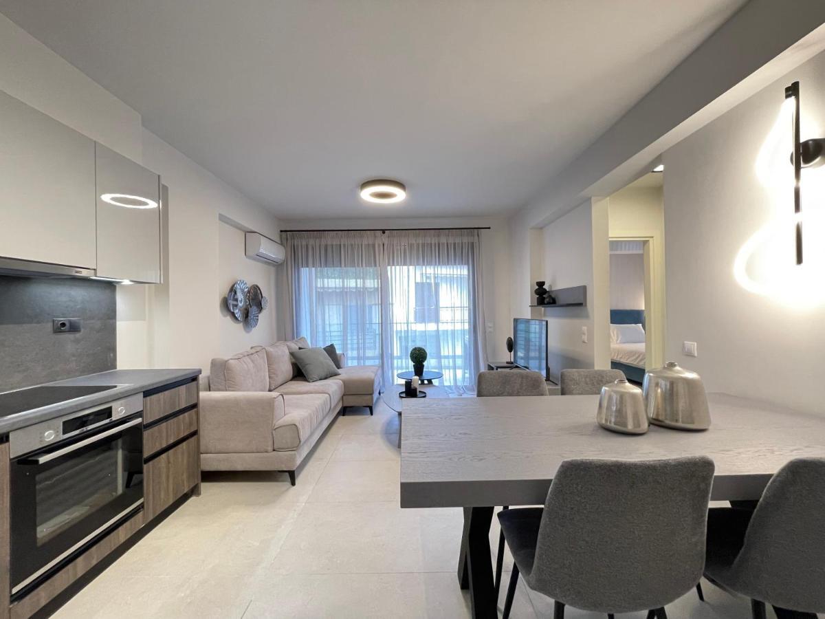Gleaming Apartments Near Athens Metro Mall Экстерьер фото