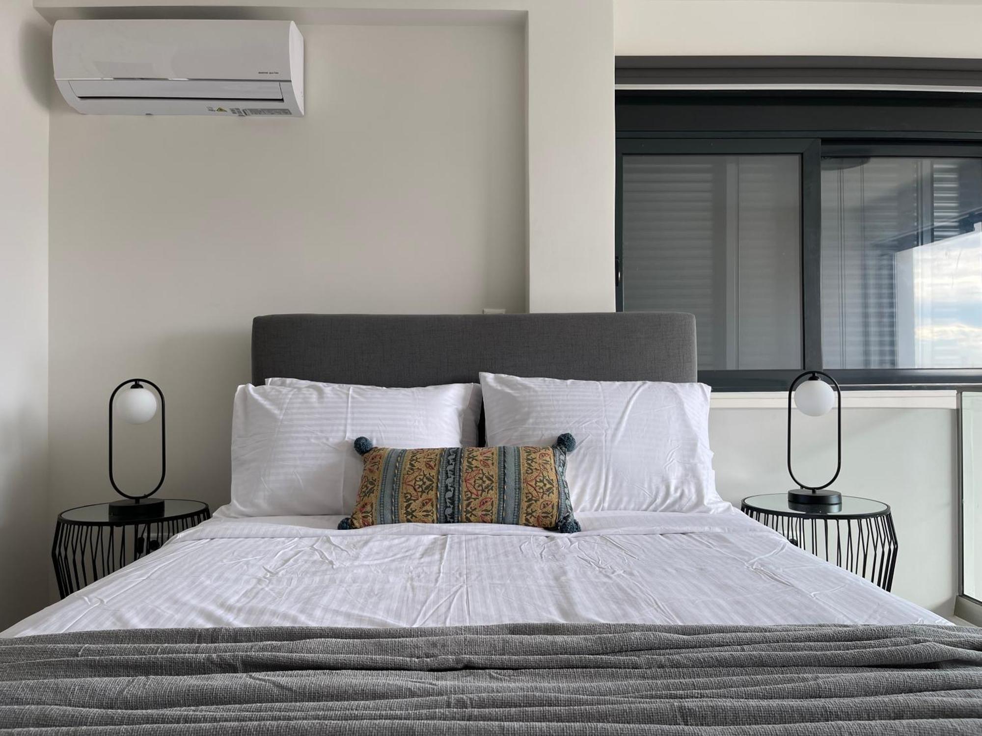 Gleaming Apartments Near Athens Metro Mall Экстерьер фото