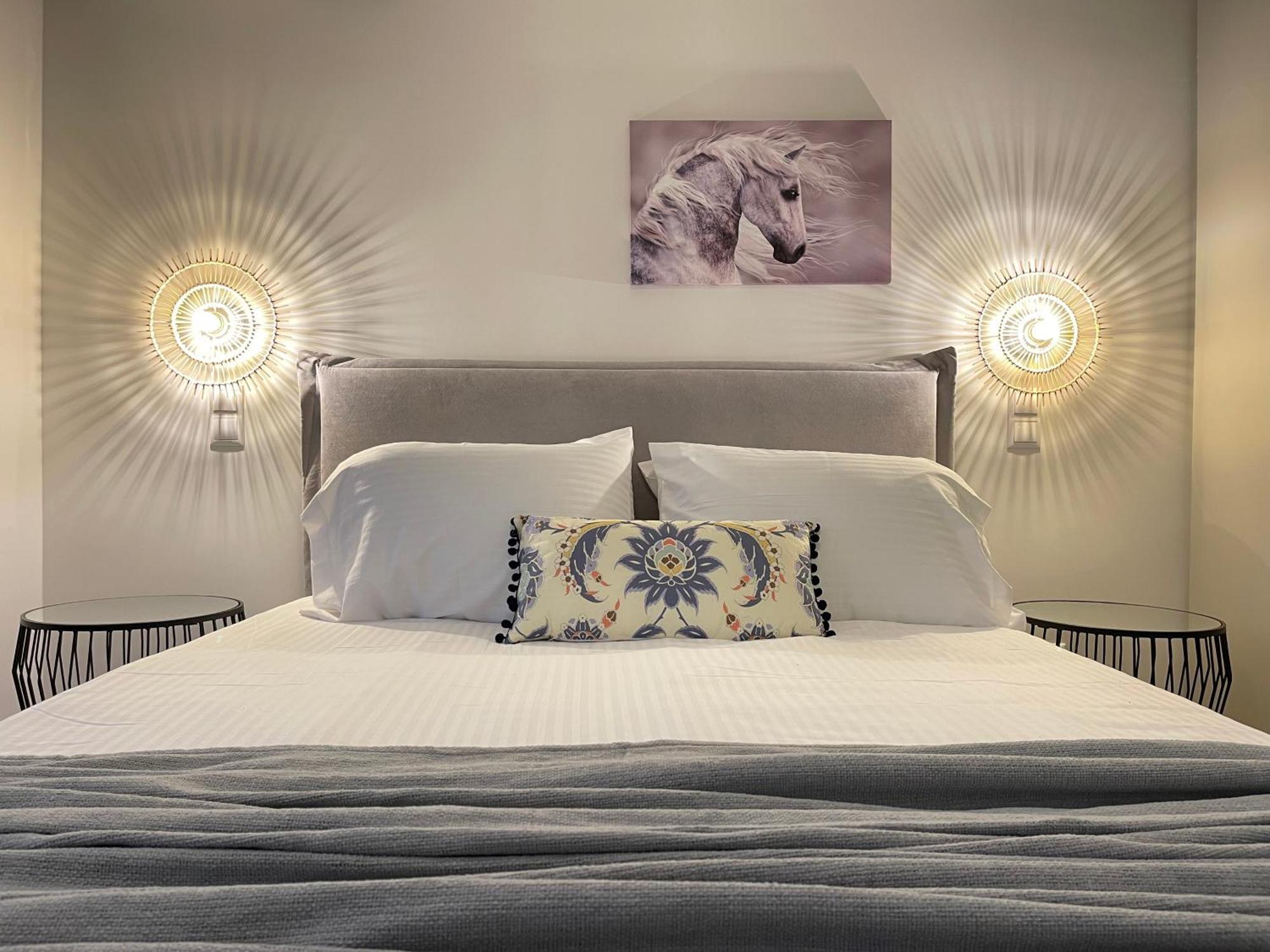 Gleaming Apartments Near Athens Metro Mall Экстерьер фото